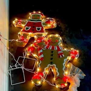 SYLVANIA yulescapes gingerbread boy and girl